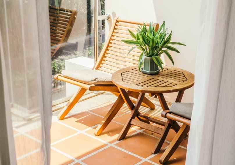 Compact and Foldable Chair Ideas for Small Balconies