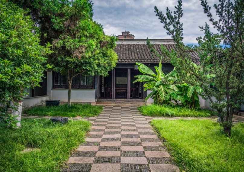 Boost Your Home's Curb Appeal: Tips & Tricks