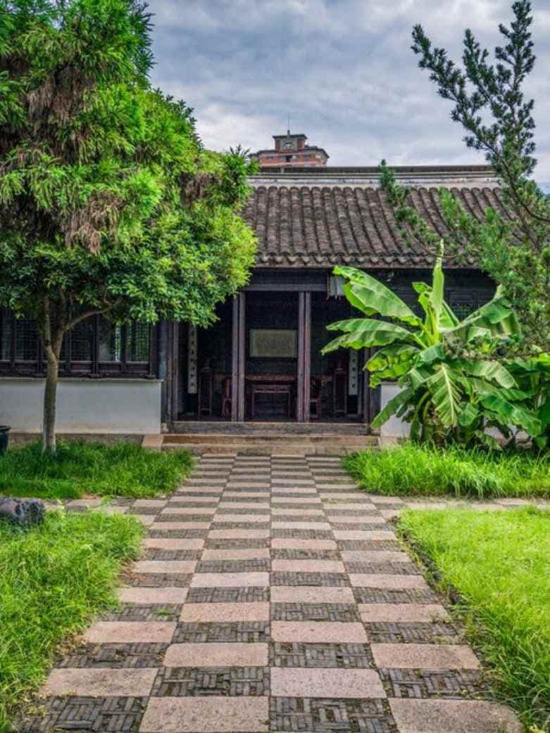 Boost Your Home's Curb Appeal: Tips & Tricks