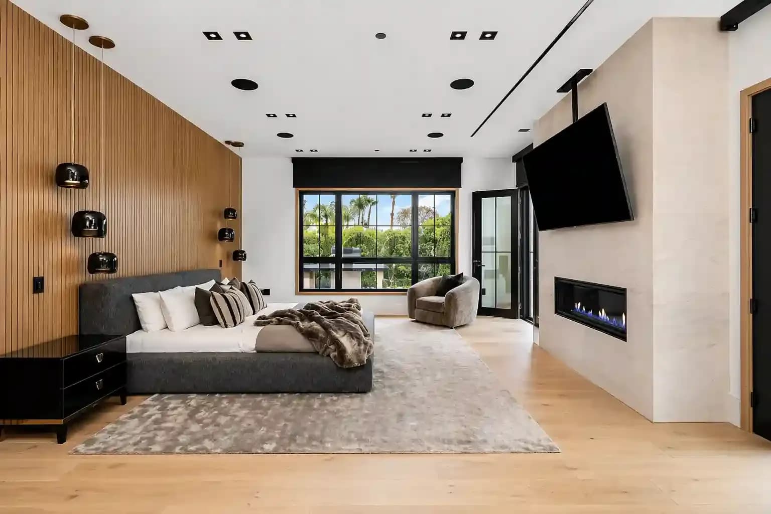 Smart Home Bedroom Design: How to Integrate Technology Without Clutter