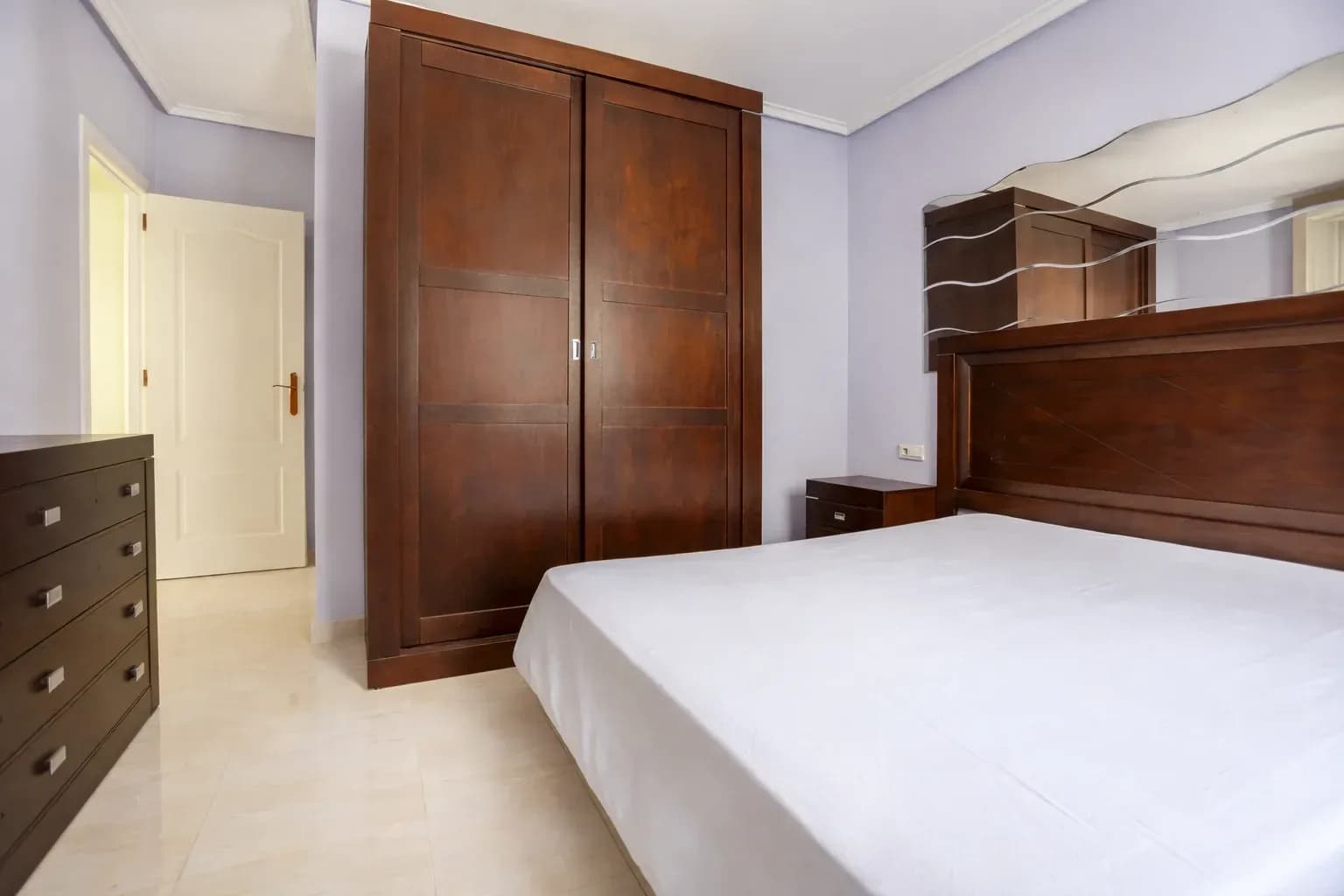 Wardrobe Design Mistakes That Waste Space in Indian Bedrooms