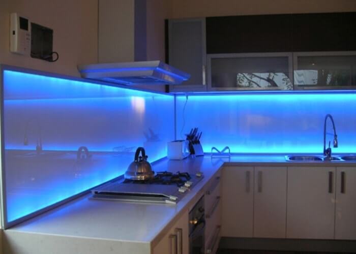 Kitchen backsplashes with Glass