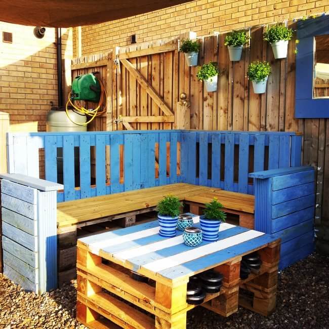 16.Pallet_made_outdoor_lounge