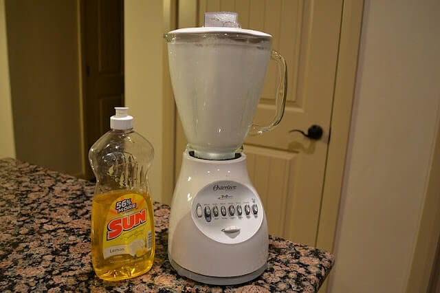 How to clean a blender