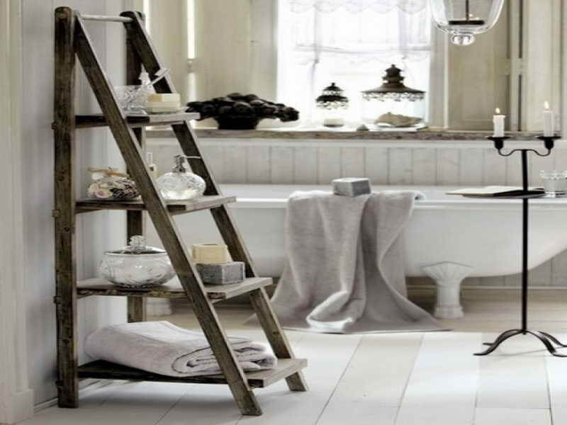 How-to-Decorate-a-Ladder-Shelf-Bathroom