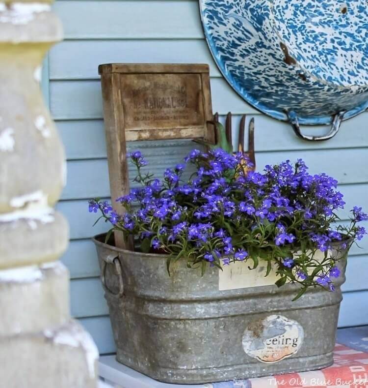 Metal bucket vase ideas - Bucket of flowers