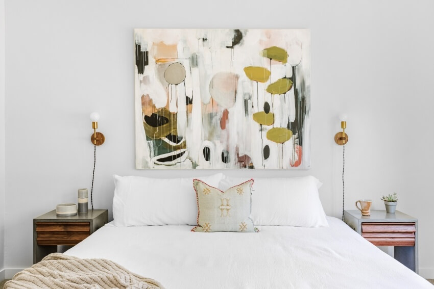 Master bed Decorate with art