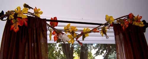 diy-fall-decorating-ideas-window-garland-leaves