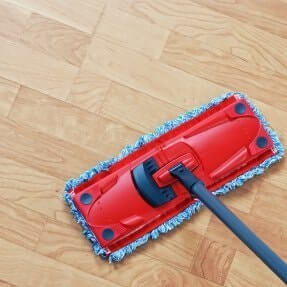 laminate_floor_cleaning