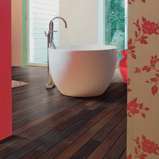 laminate_flooring_in bathroom