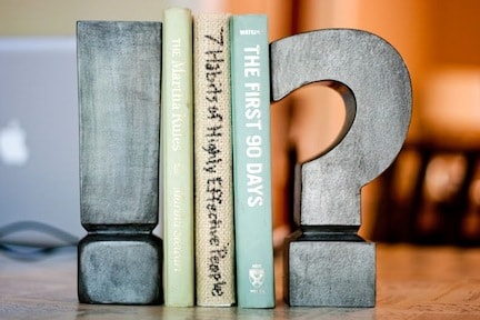 Letter bookends