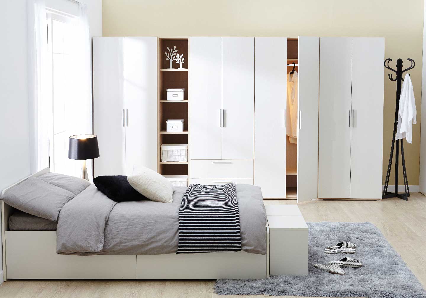 Stunning Bedroom Wardrobe Designs in white