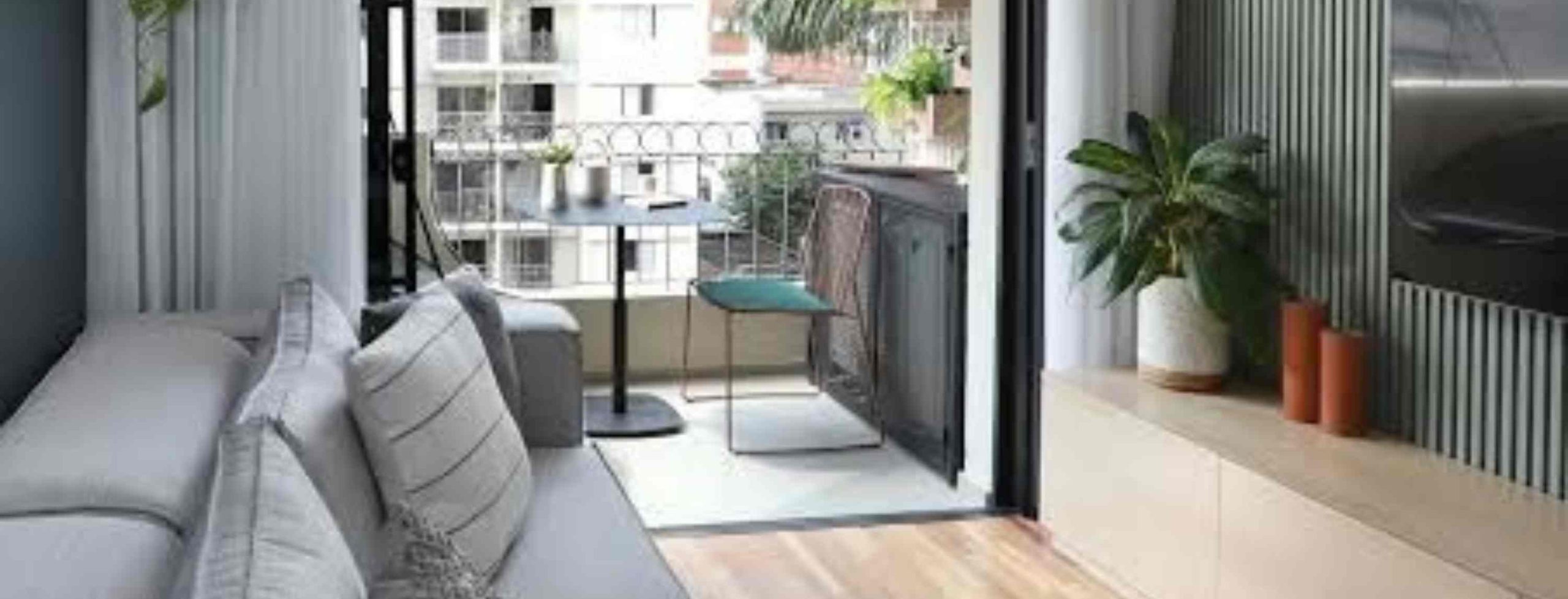 Small Space Living: Live Big in Small Spaces [2023]