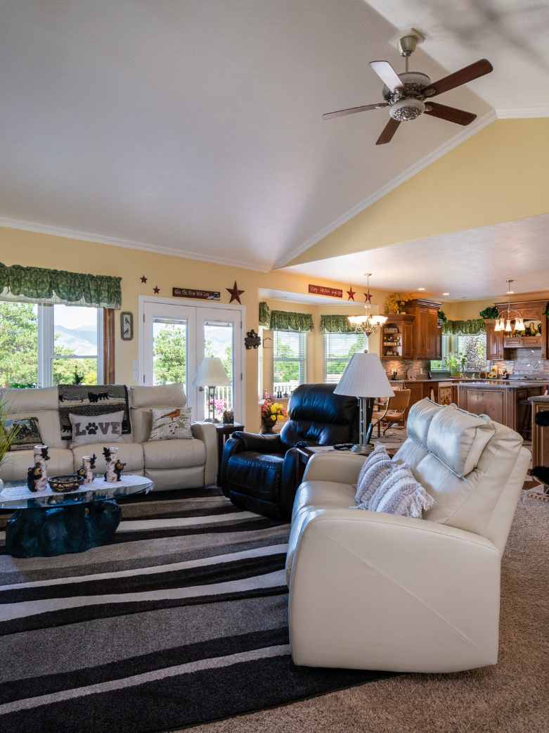 Revolutionise Your Living Space: The Hottest Trends in Home Interiors!