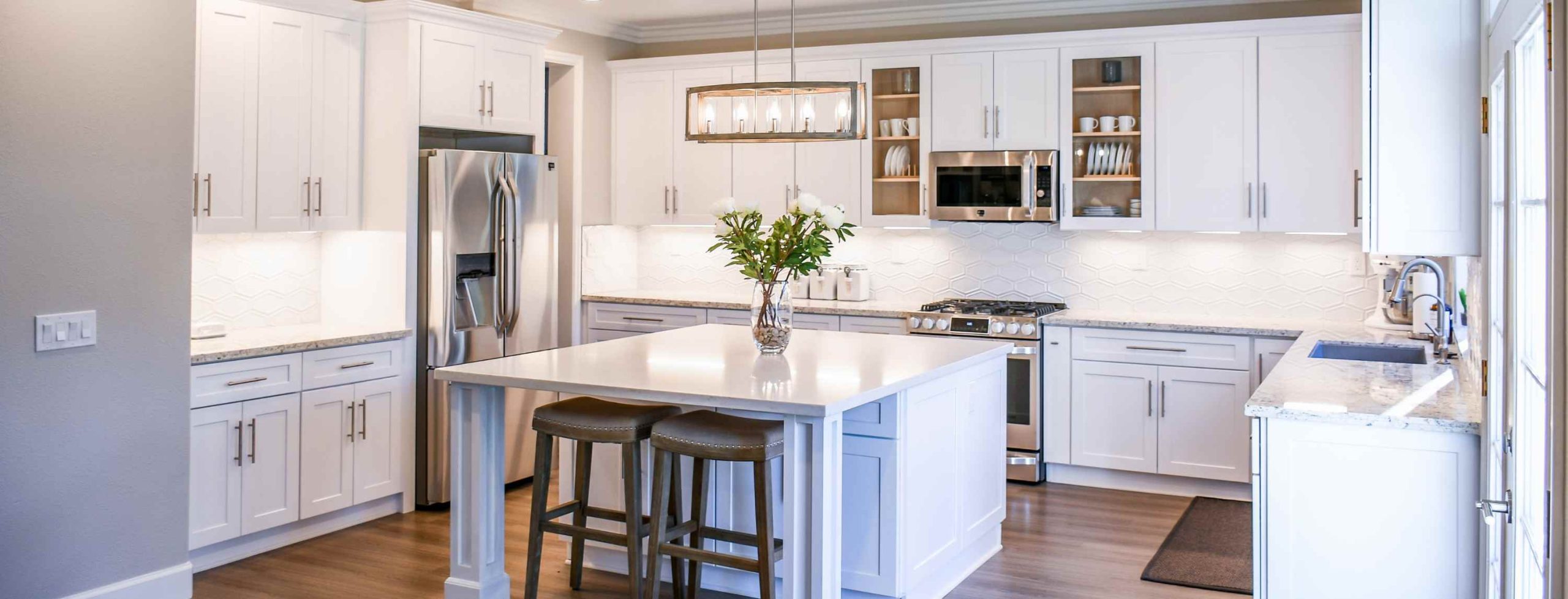 Artful Kitchens: Incorporating Art in Kitchen Interiors