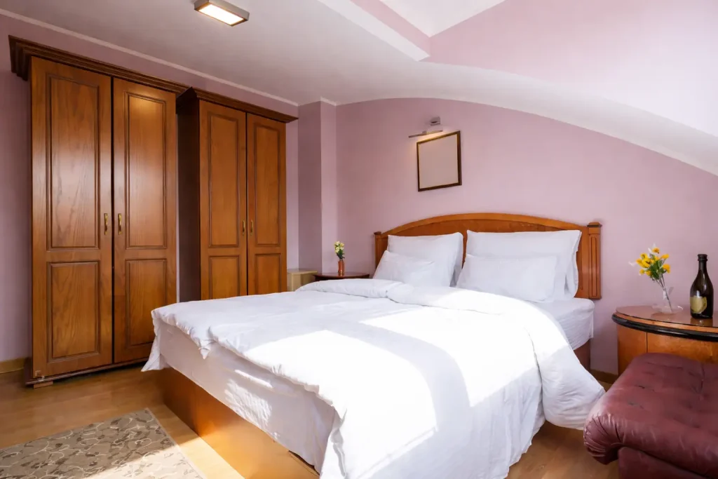  Ignoring the bed&ndash;wardrobe relationship