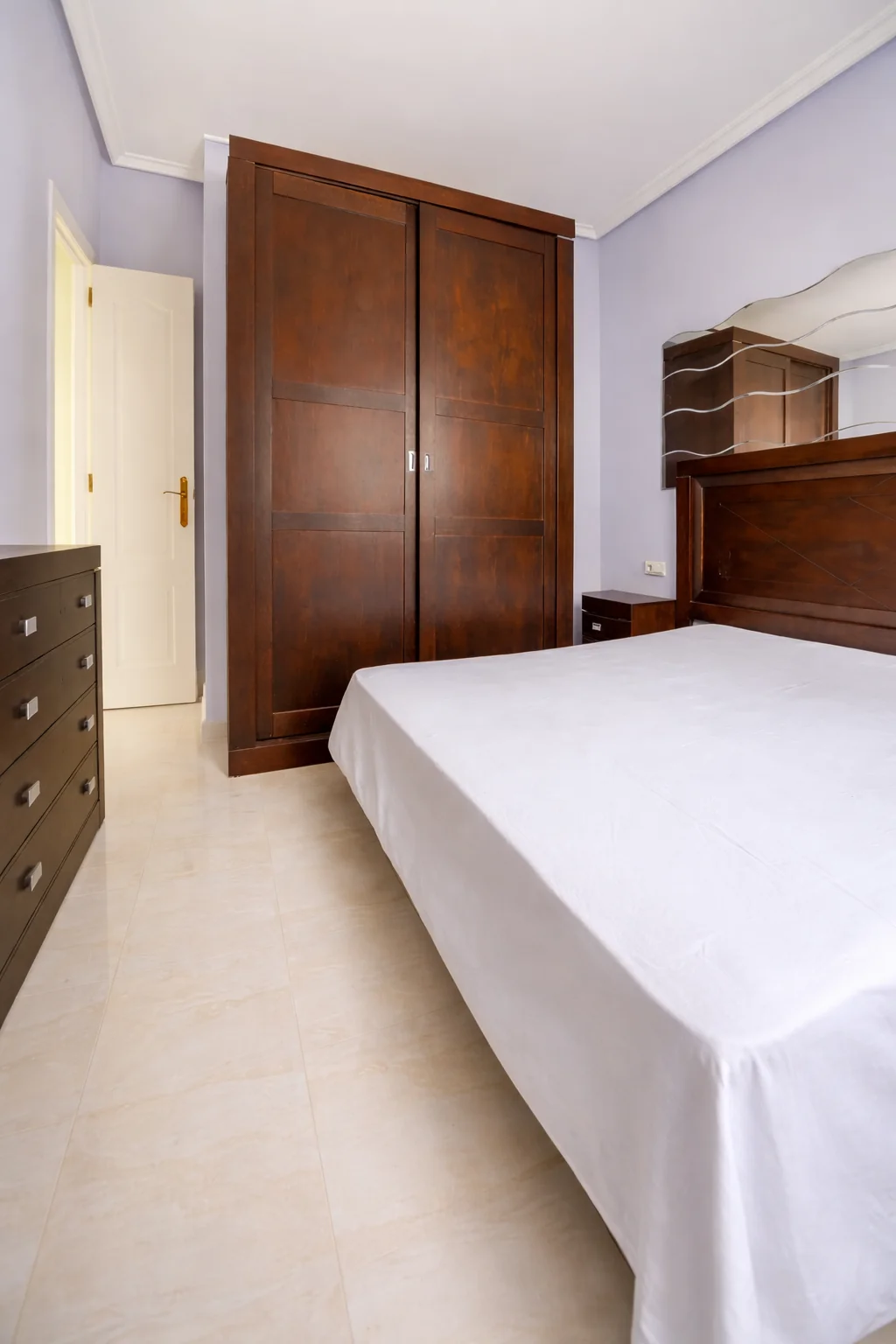 Wardrobe Design Mistakes That Waste Space in Indian Bedrooms